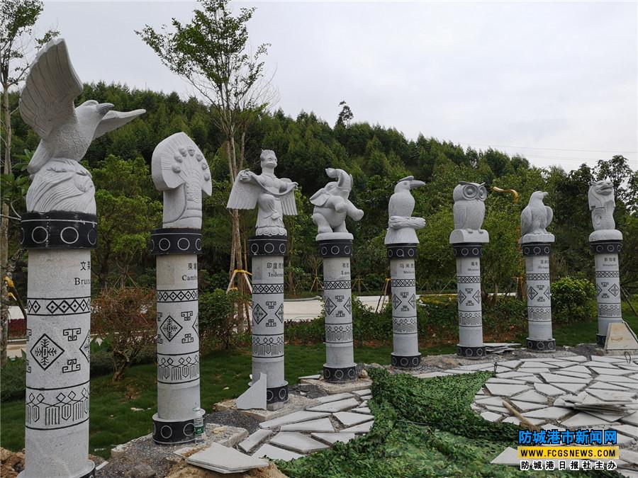南寧園內壯鄉文化與東盟元素相結合的雕像景觀。