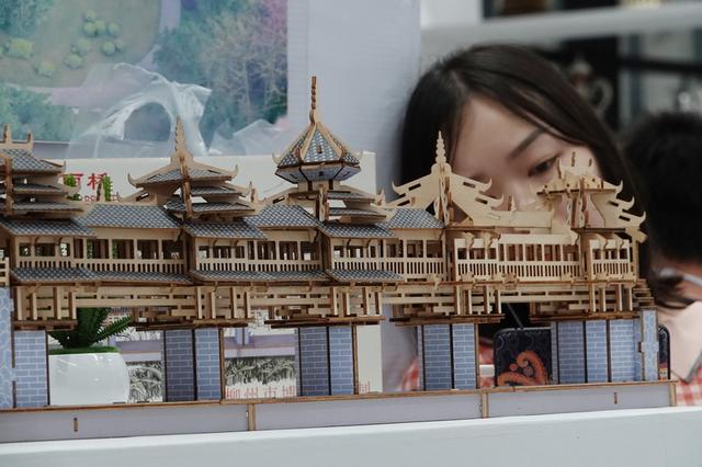 廣西侗族風雨橋模型。